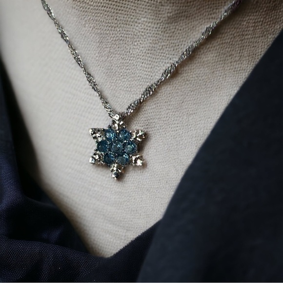 SNOWFLAKE CUBIC ZIRCONIUM PENDANT NECKLACE - Picture 1 of 4